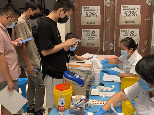 梅溪湖建设组织员工开展无偿献血活动